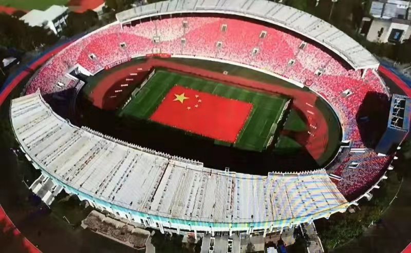 恒大亚冠夺冠夜球迷合唱歌唱祖国,恒大主场观众大合唱