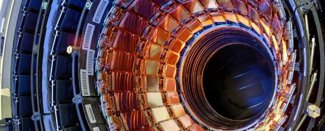 地球会被火球撞击吗,地球有高能粒子加速器吗