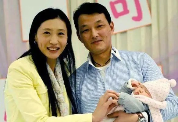 张宁的二婚老公：曲线救国成张宁丈夫，支持老婆挺着孕肚带队夺冠