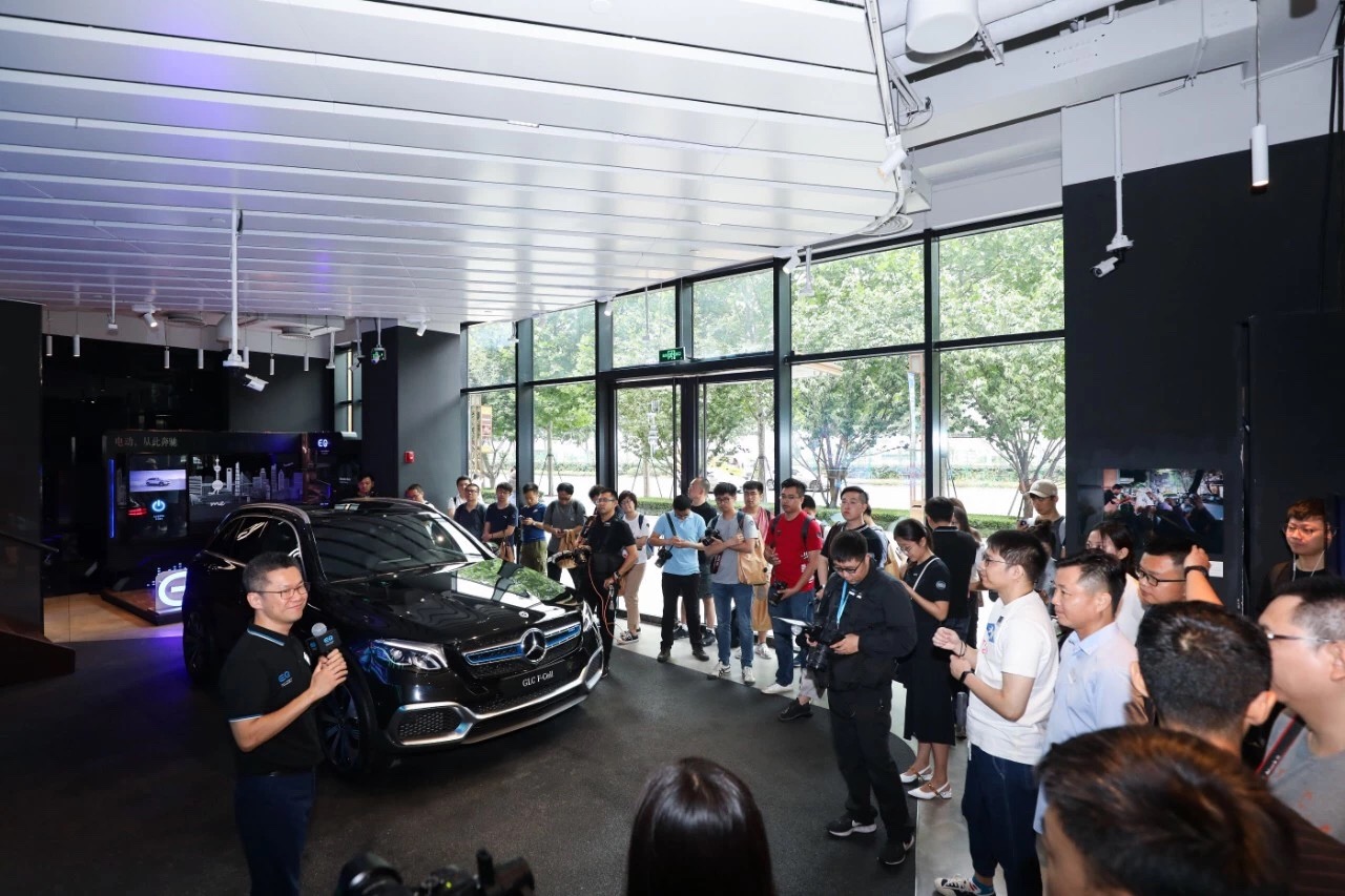 奔驰eqc纯电动车2022款技术参数,奔驰100万长什么样