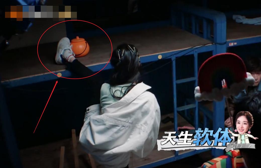 杨幂用腿找钥匙，实名《密逃》柔韧担当，或许这就是大长腿的优势