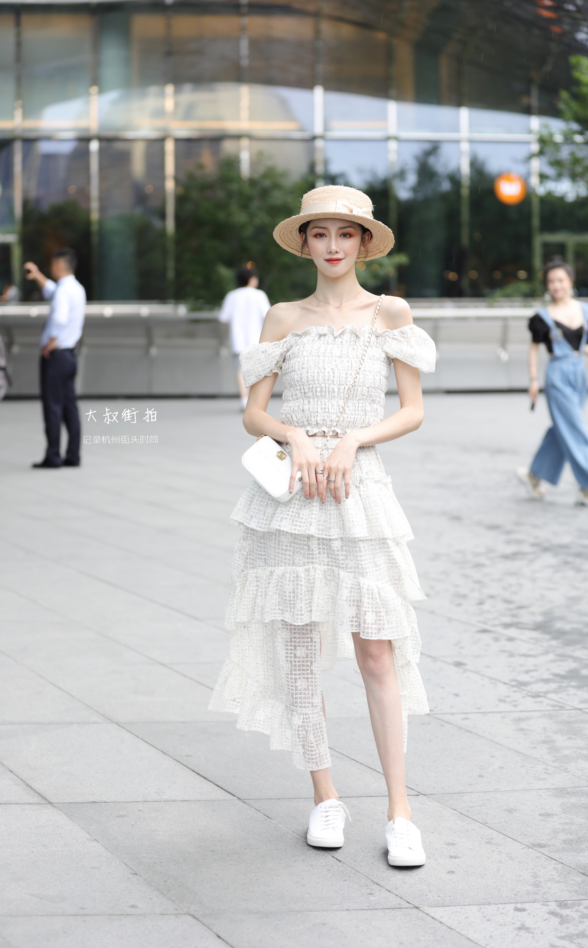 大叔街拍三亚姐妹,街拍40多岁大叔型身材穿搭