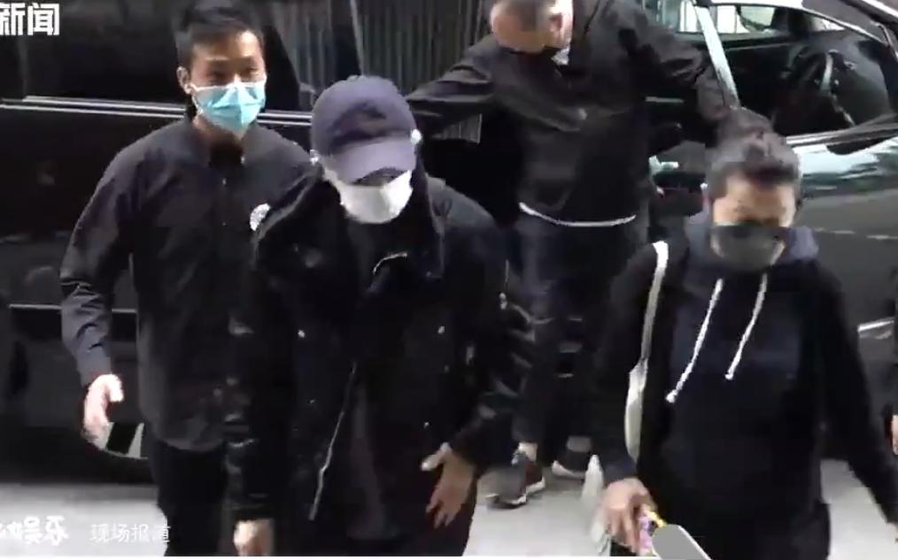 周星驰吊唁吴孟达现场完整,周星驰送别吴孟达视频全程