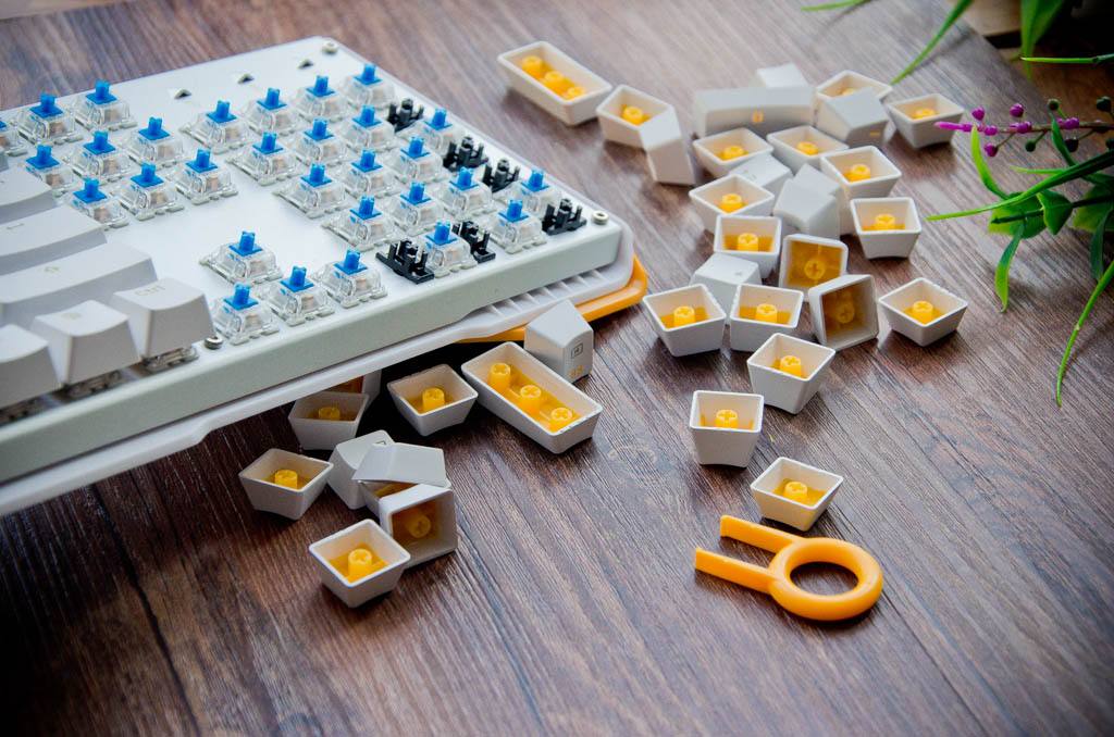 机械键盘选择什么轴,机械键盘青轴红轴茶轴黑轴的区别