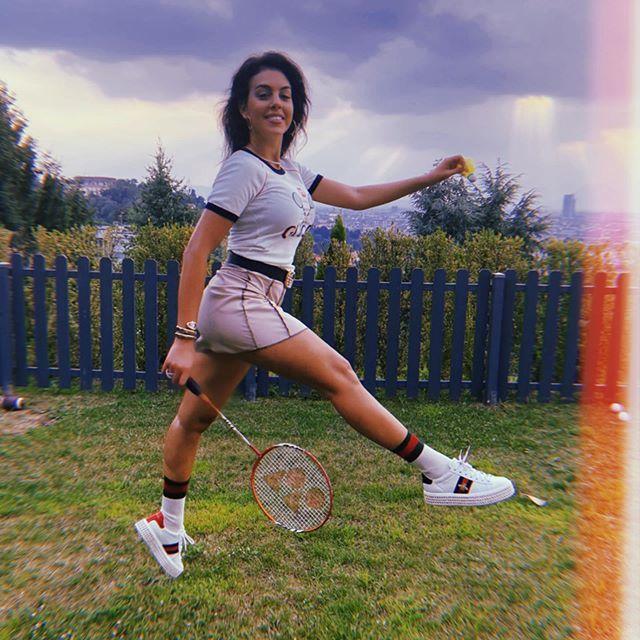 乔治娜晒c罗和贝拉,乔治娜给c罗剪头颜值巅峰