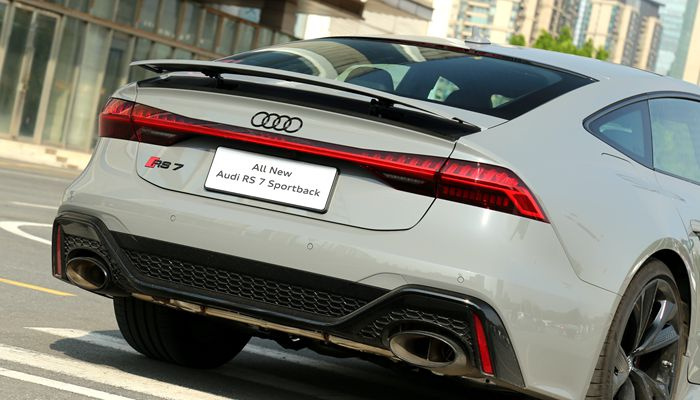 奥迪rs7西装暴徒高燃,奥迪rs7为什么叫西装暴徒