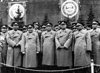 “布衣元帅”*向前徐**，年轻时曾加入国民*党**，有一件事令他抱憾终身