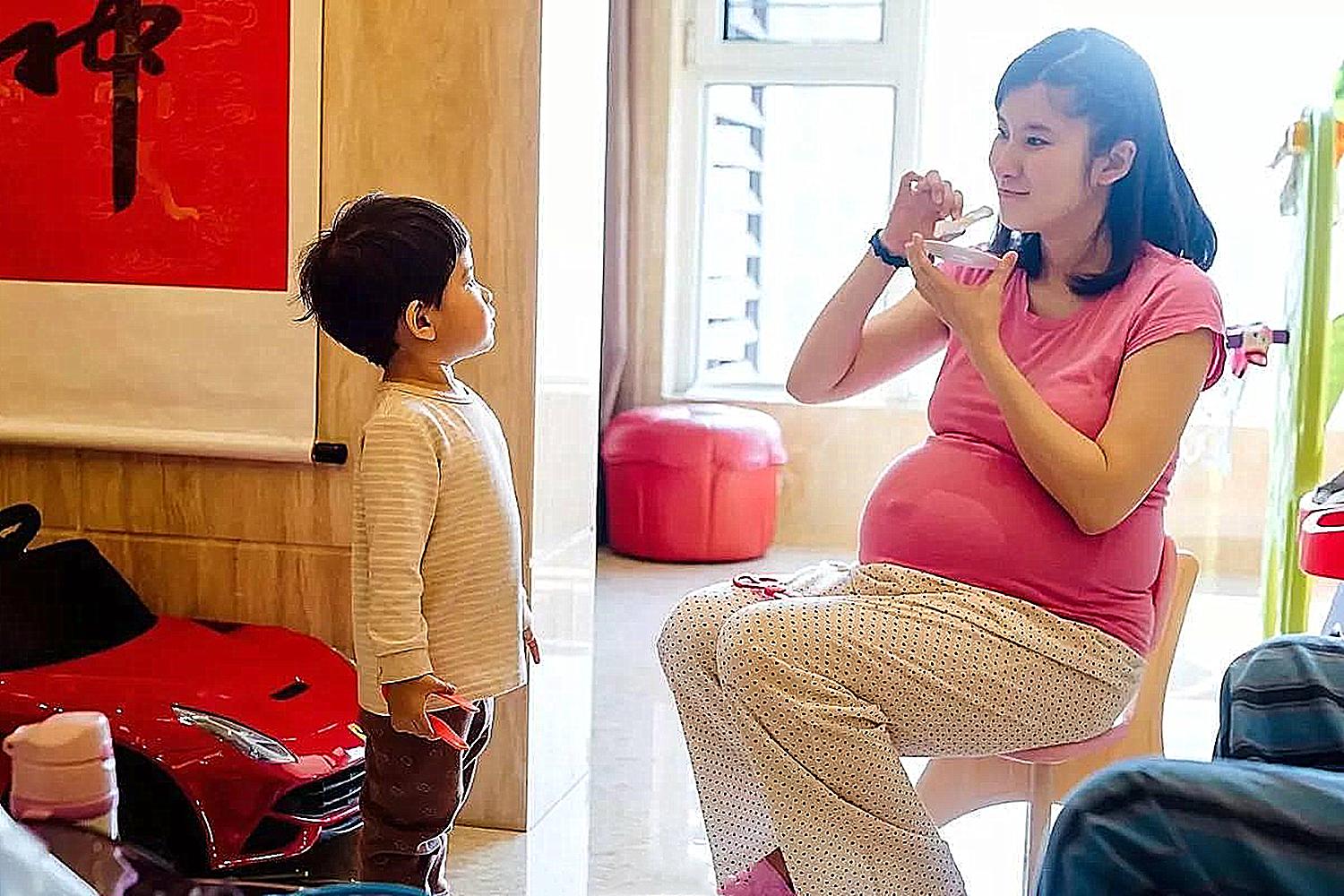 老人喜欢摸孩子“*处私**”逗孙子，妈妈非常无奈，感觉膈应又恶心