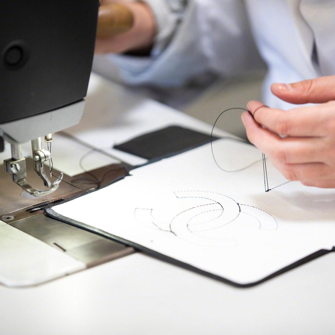 chanel2.55黑金,chanel2.55过时了么