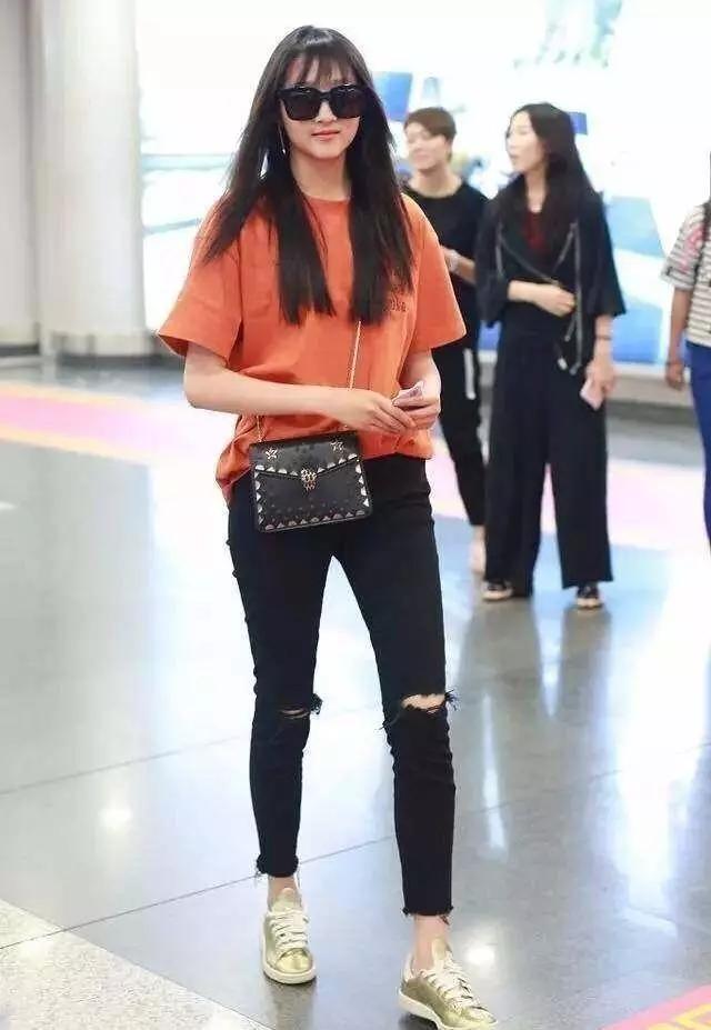 22岁关晓彤和杨紫谁漂亮,关晓彤杨紫同框哪个更美