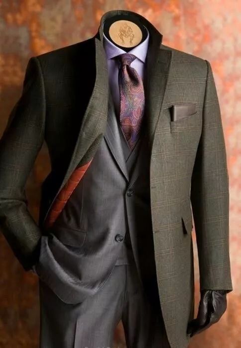 秋冬西服的品质感一半体现在面料