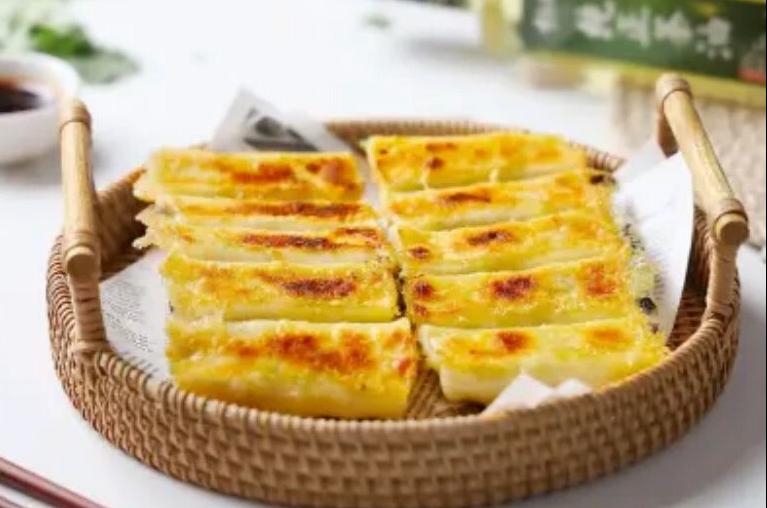 胡萝卜素锅贴的家常做法,素萝卜丝锅贴的家常做法