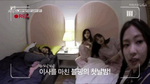 精致的姑娘，连睡衣都是颜值在线的，和闺蜜开睡衣派对