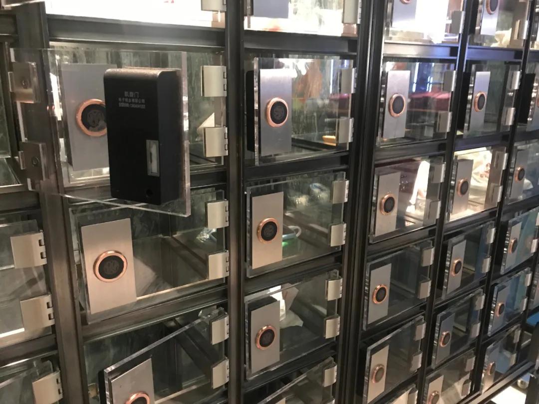 别卷了,东北澡堂都有图书馆和无限量麻辣烫了