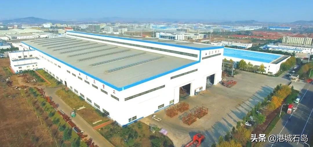 向坚守岗位的一线工人致敬,向坚守在户外的劳动者致敬