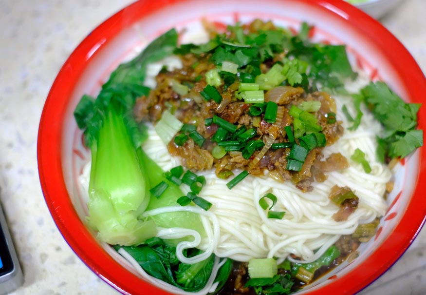 川菜大师教的葱香牛肉面，香辣过瘾，比麻辣小面更好吃