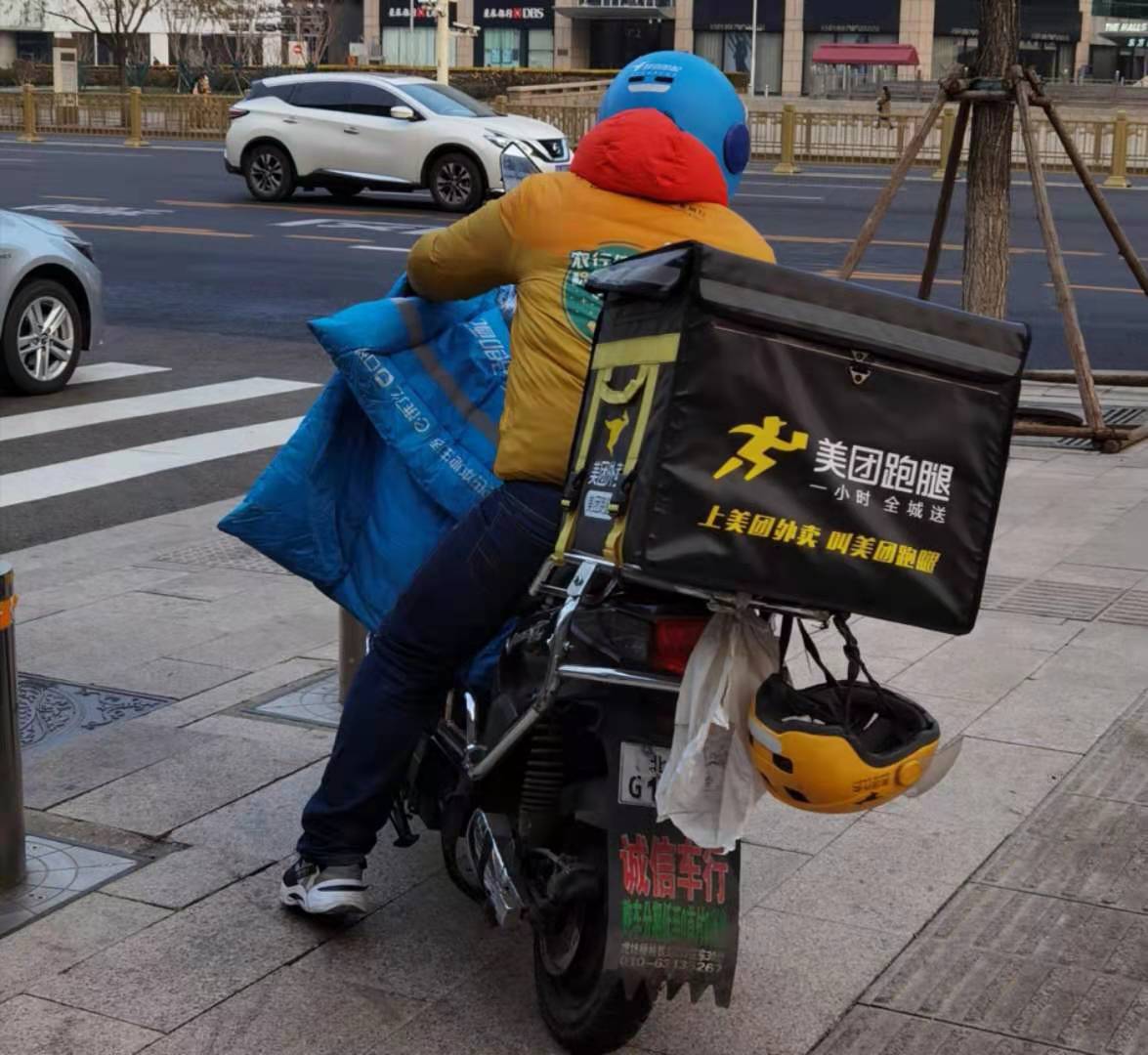 看图说话：美团跑腿和阿里蜂鸟成一家？众包模式下一夫多妻制好么？莫称城市物流骑士，只有城市物流猎人