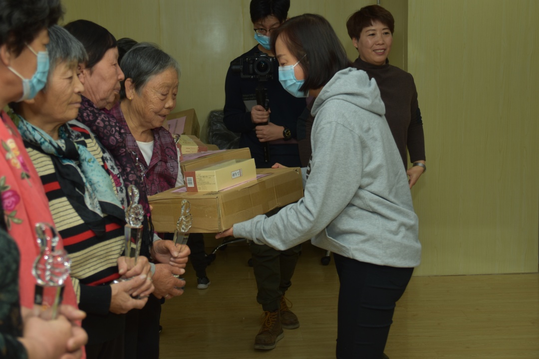 闭幕式-王稳庄助困助老项目及好邻居志愿者评比活动