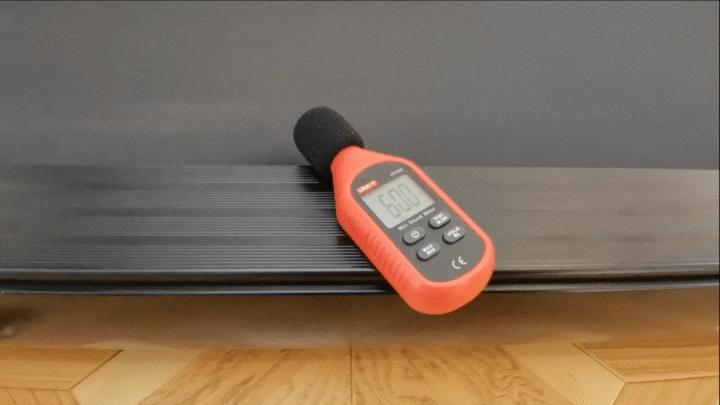 跟着小姐姐一起锻炼,跑步机推荐家用锐步