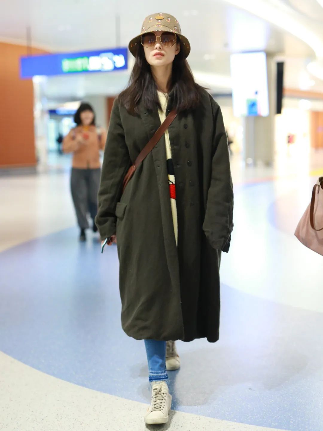 今年流行的帆布鞋品牌,今年流行的帆布鞋颜色学生