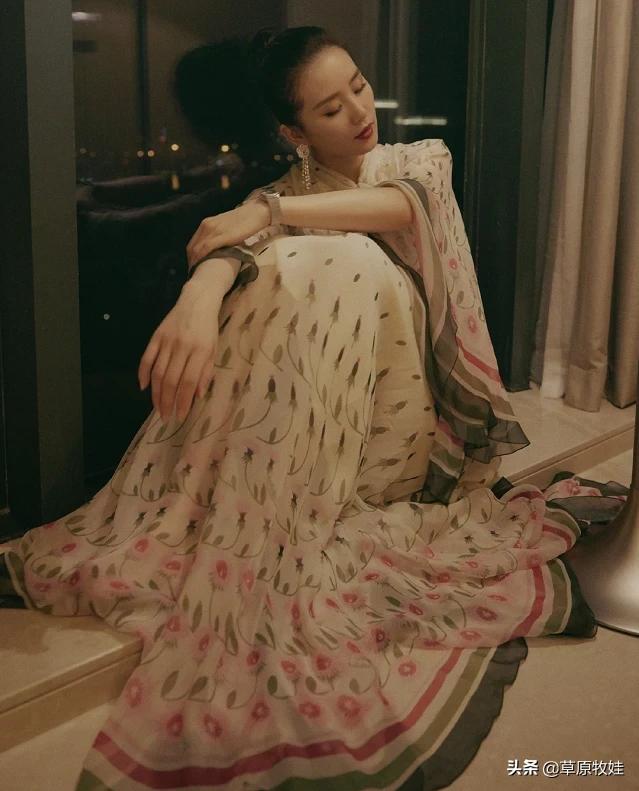 刘诗诗的天鹅颈到底有多美,刘诗诗天鹅颈太迷人了