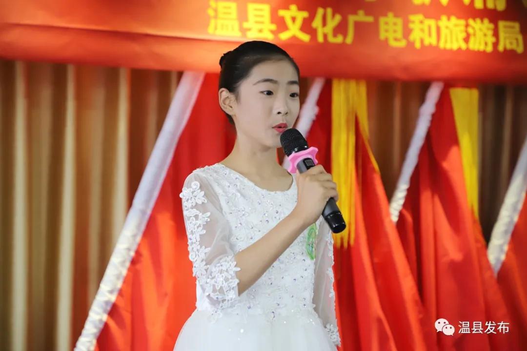 六岁孩子听感人朗诵,孩子朗读被感动