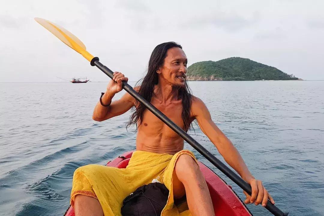 他卖掉豪宅搬进山洞,做出一个全世界风景最好的厕所