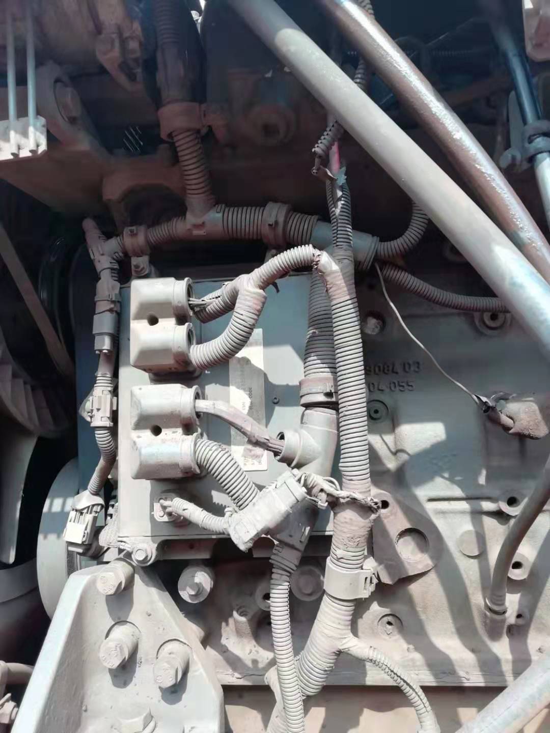 湖北小松挖掘机多少钱,小松300挖掘机参数