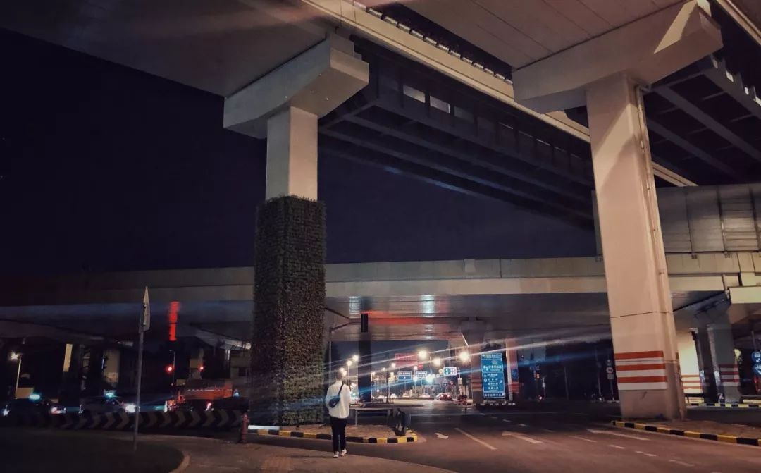 在机场睡觉24小时,在机场等待的6个小时