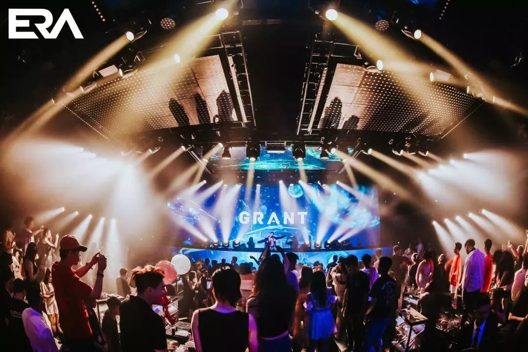 淮海路和南京西路哪个繁华,南京西路vs陆家嘴