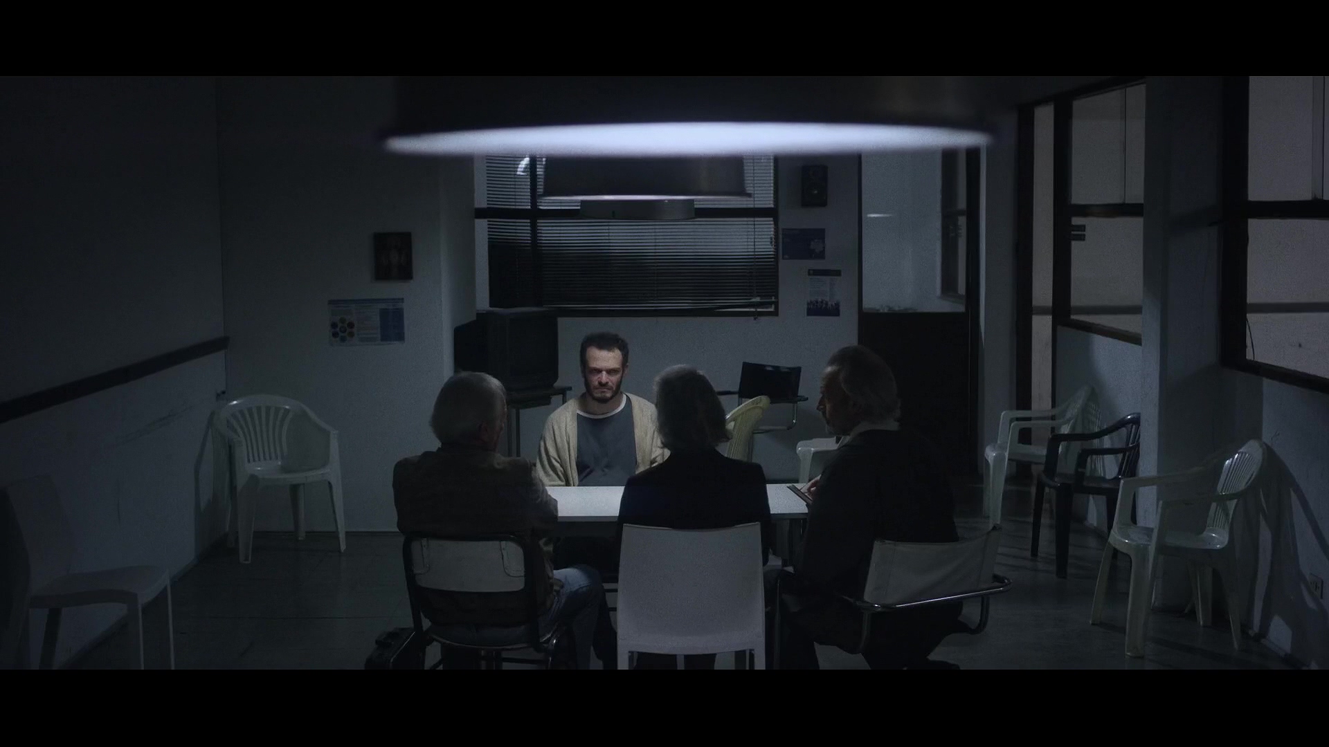 邻居天天半夜装修,邻居大半夜装修吓到了孩子