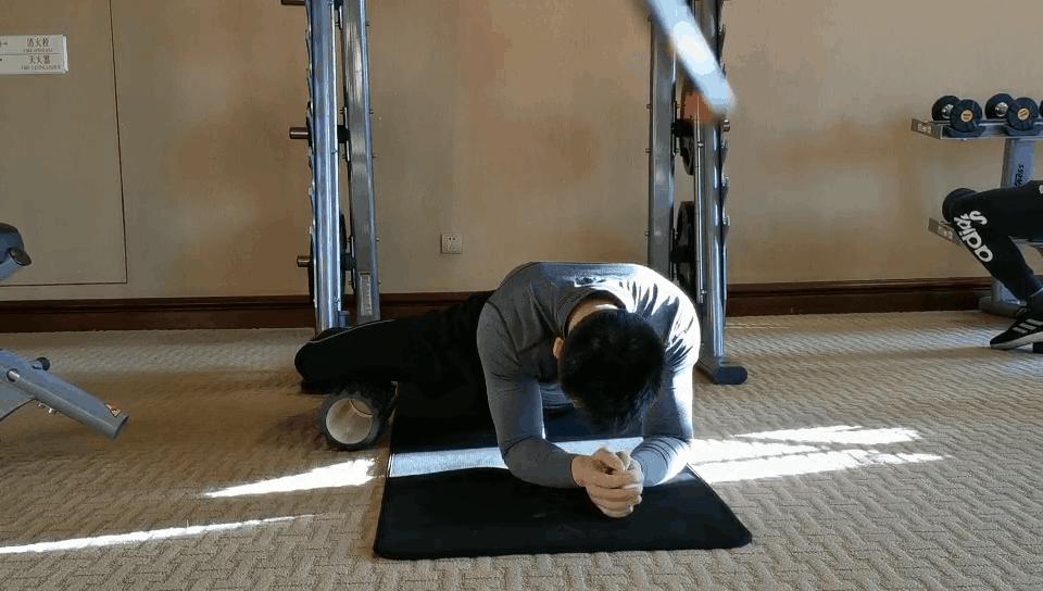 跑步时膝内扣怎么办？痛了就晚了！科学的解决方案在这里