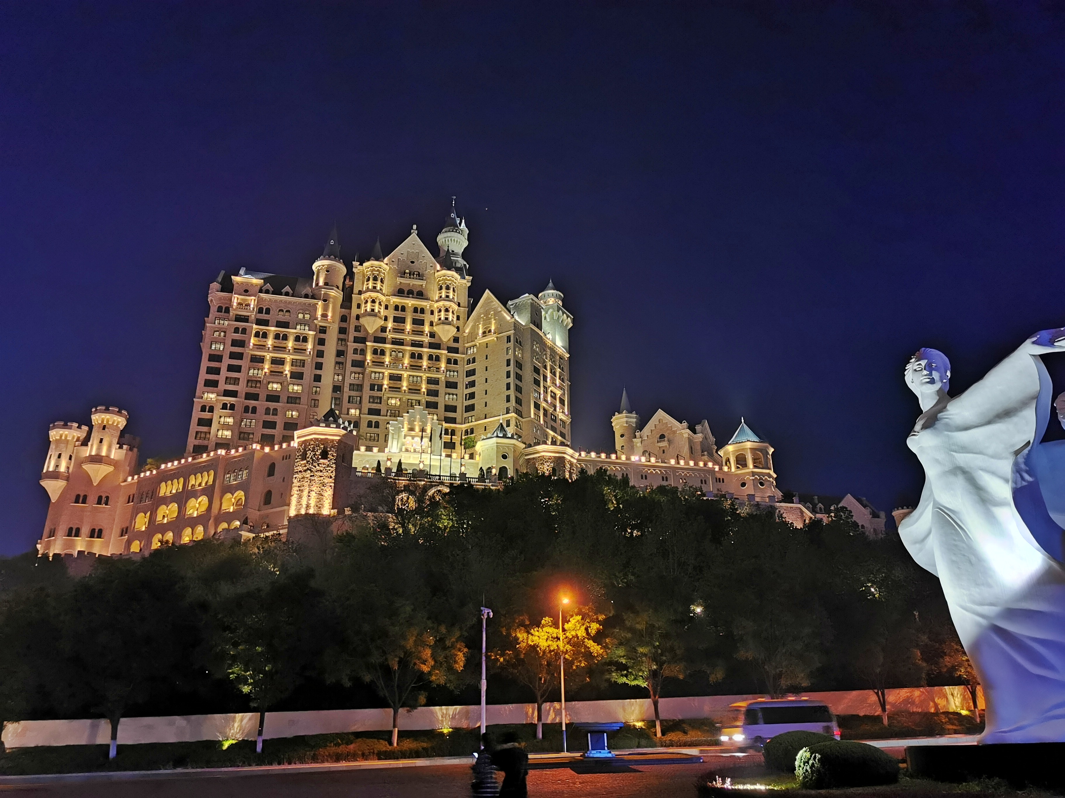 藏在百年工厂里的酒店，价格不到两百，含早，还送智利红酒