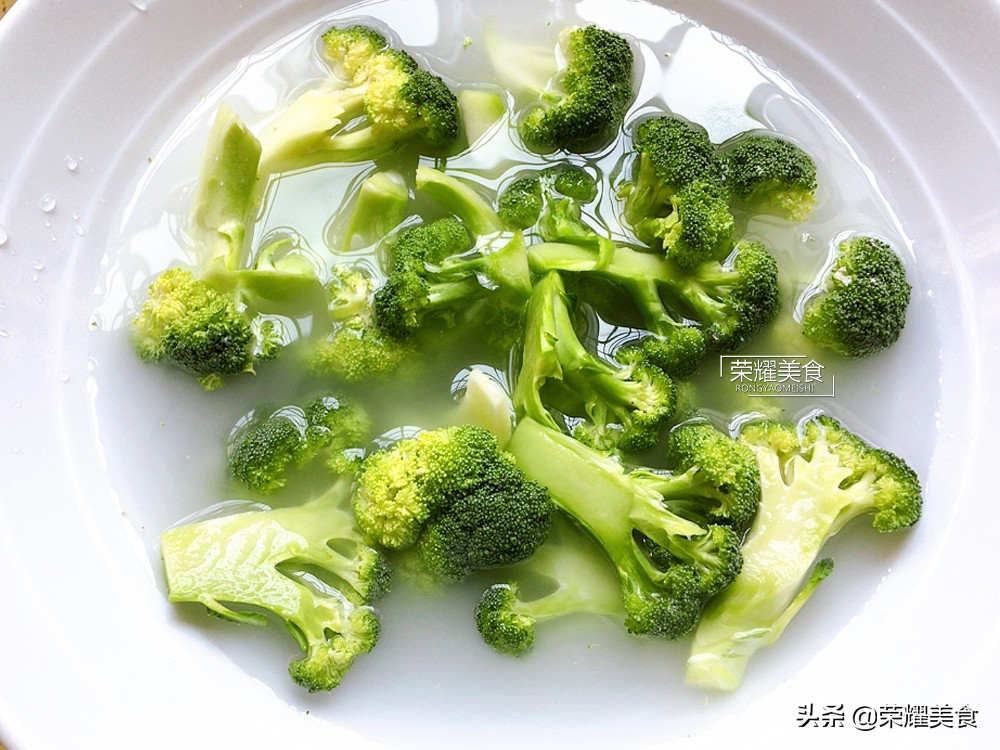 西兰花怎么清洗去小虫,西兰花怎么清洗不会掉那么多花