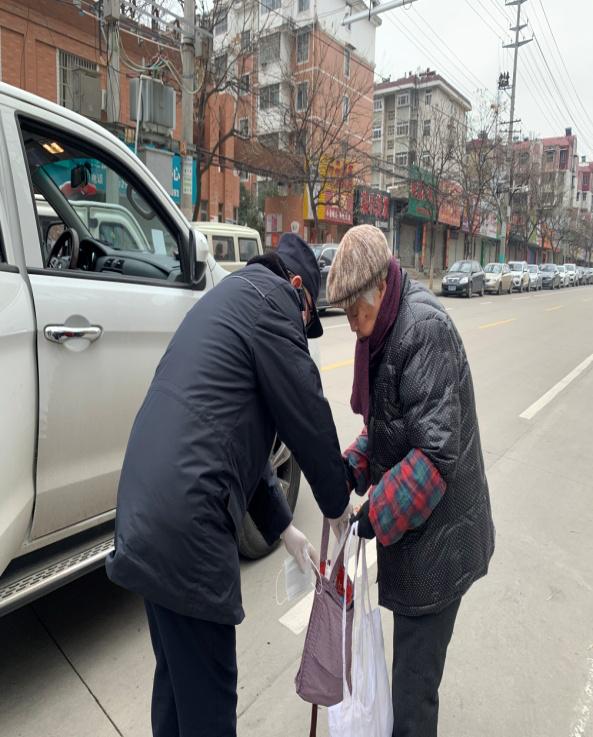 事情虽小却显真情——蚌埠龙子湖区城管队员路面巡查记