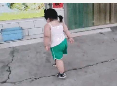 别让「假笑男孩」的悲剧，在她身上重演