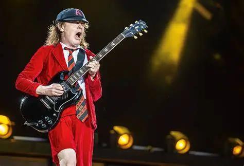 acdc吉他手签名款吉他,acdc最骚气的吉他手