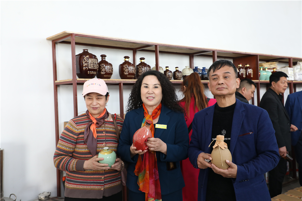 栽下梧桐树引进金凤凰,栽棵梧桐树引来金凤凰