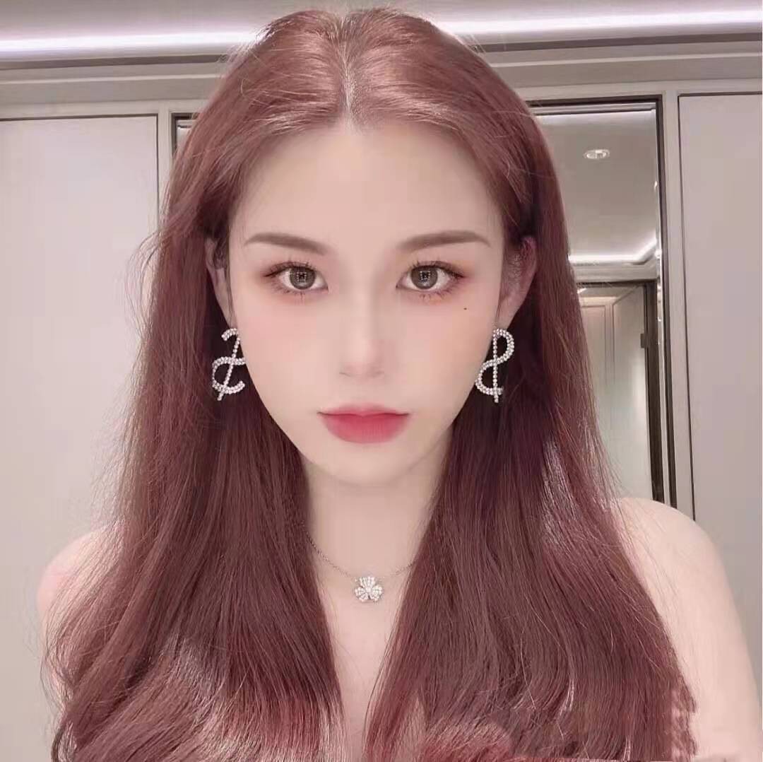 别染“黄头发”了，选择今年受宠的6款发色，显白又时髦