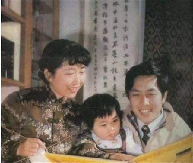 1990年除夕夜，唐国强妻子自杀身亡，留遗书给7岁女儿：为我*仇报**