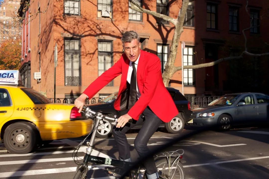 香蕉艺术品拍出12万,香蕉贴墙上能变艺术品