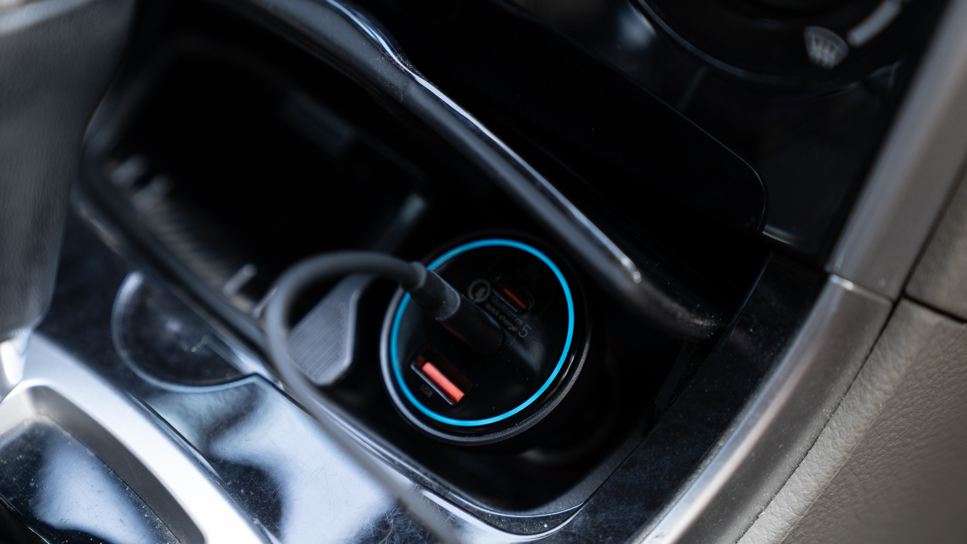 汽车人，出发！车生活补给利器，倍思160WQC5认证车载充电器分享