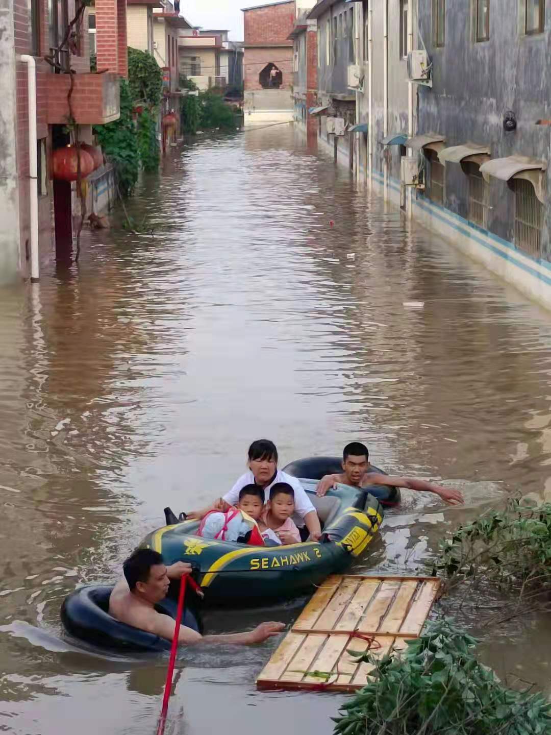 真赞青年|魏成雨:泡水7小时小腿抽筋,仍坚持救援