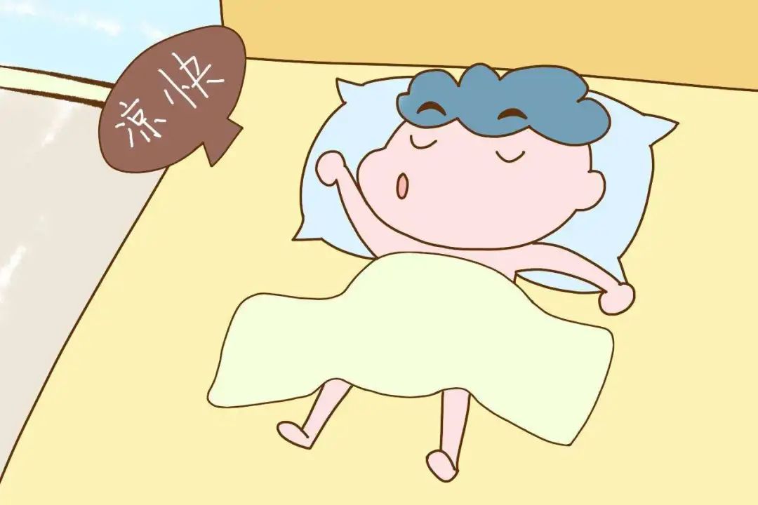 如何预防小孩睡觉踢被子,小孩老是踢被子睡是热吗