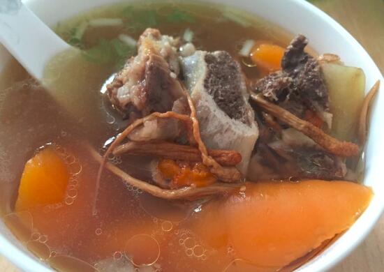 牛骨头汤做高汤,怎样炖牛骨头汤又好喝又有营养