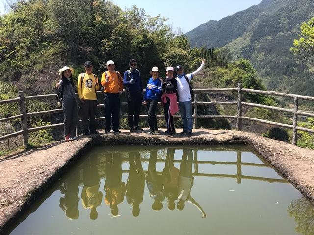 典型的丹霞地貌有碧水丹山之美誉,俯瞰丹霞地貌鬼斧神工令人惊叹