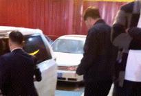 大女儿朴素似路人，小女儿称要买豪车，赵本山的子女为何大不同？