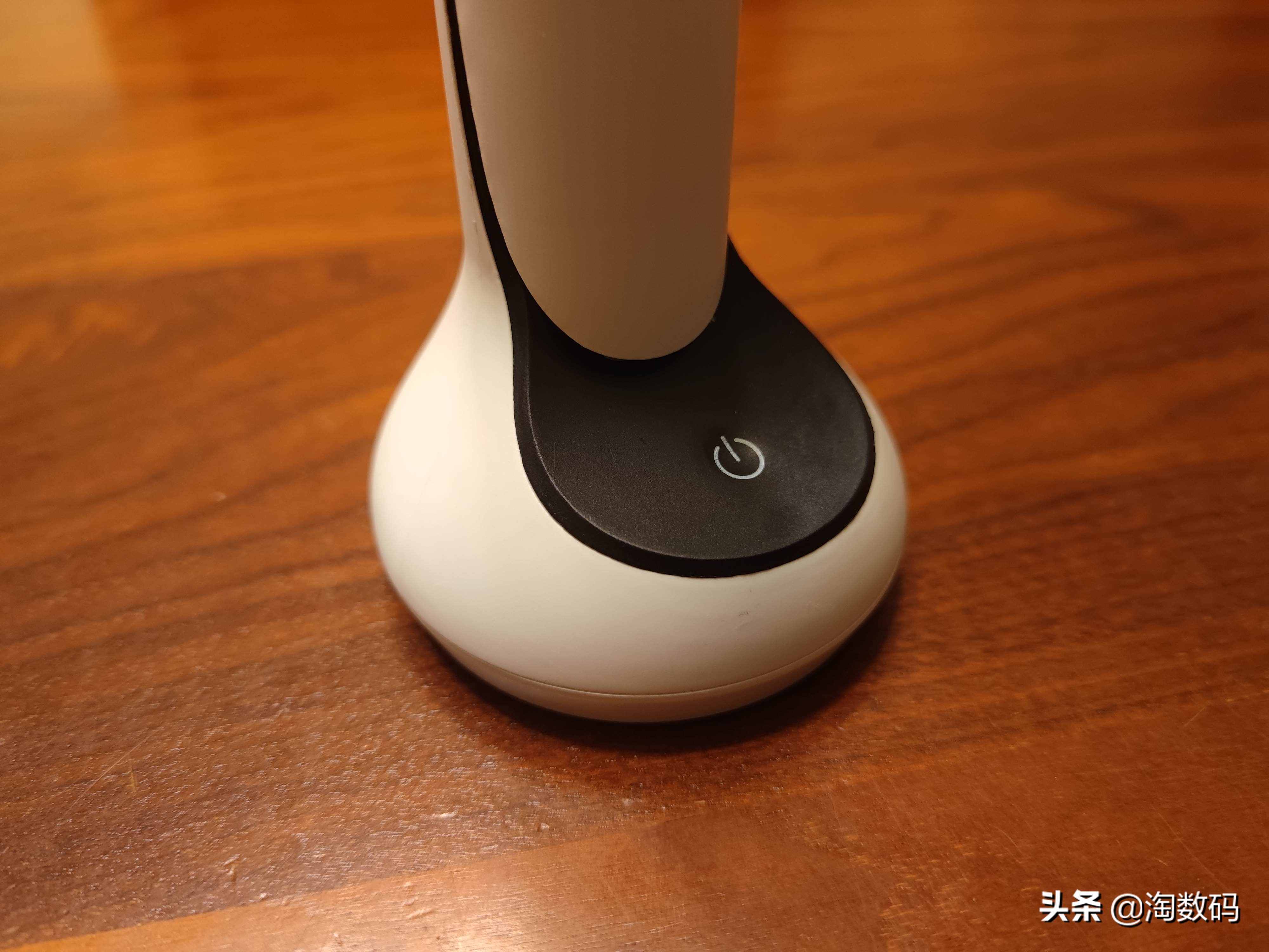 国货内卷无情：￥13块钱的3色温2400mAh充电式触控台灯开箱晒个单