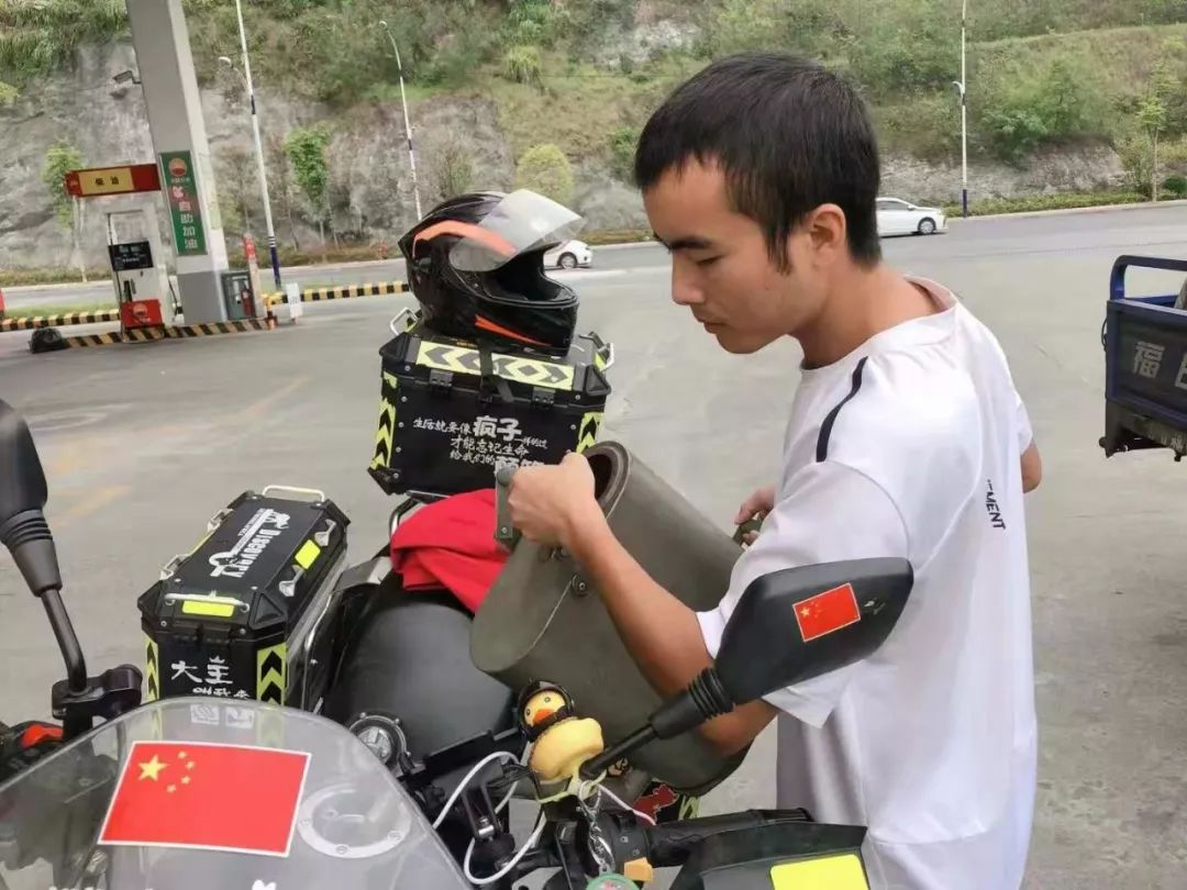 长途摩旅没有加油站怎么办,摩旅加油的正确方法