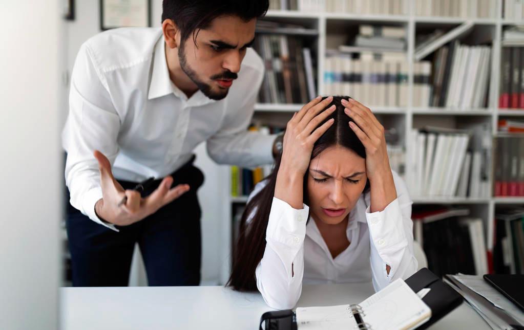 如何面对上级领导施压,工作中顶撞了领导怎么化解